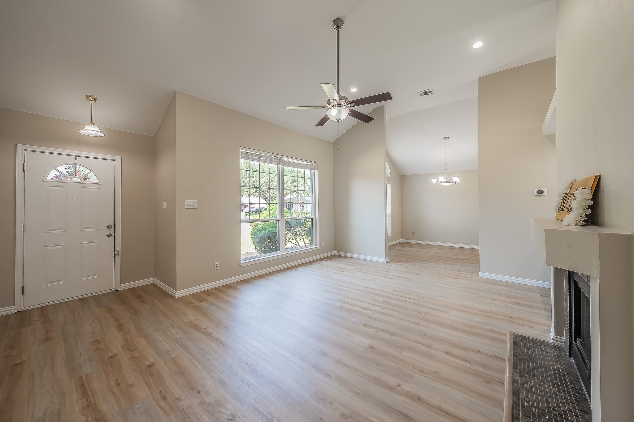 829 Brentwood Drive Grand Prairie TX 75052