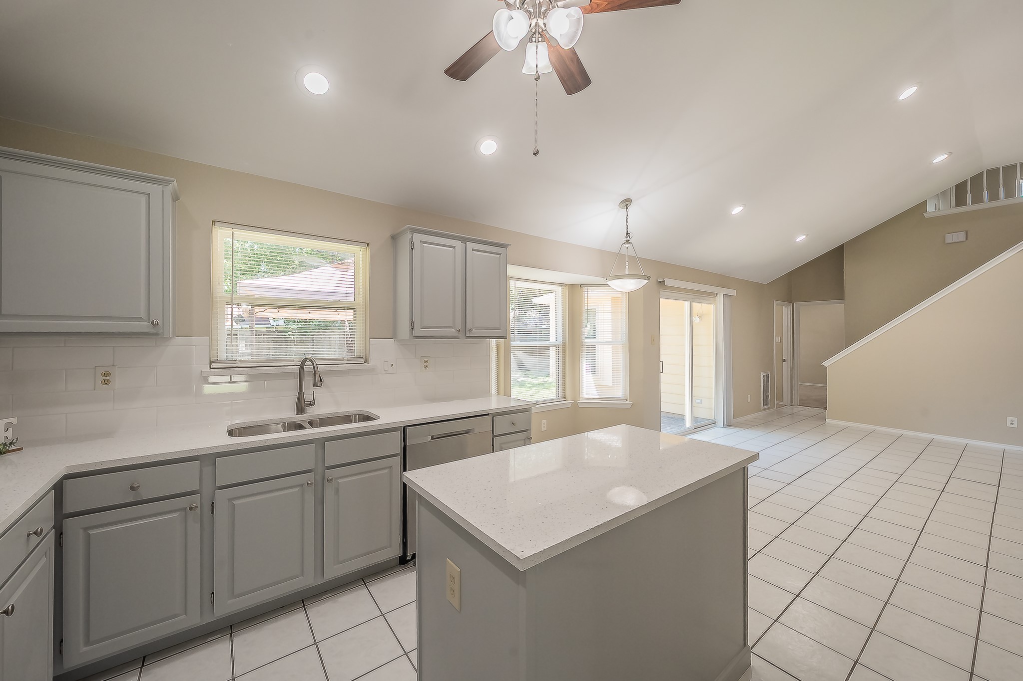 829 Brentwood Drive Grand Prairie TX 75052