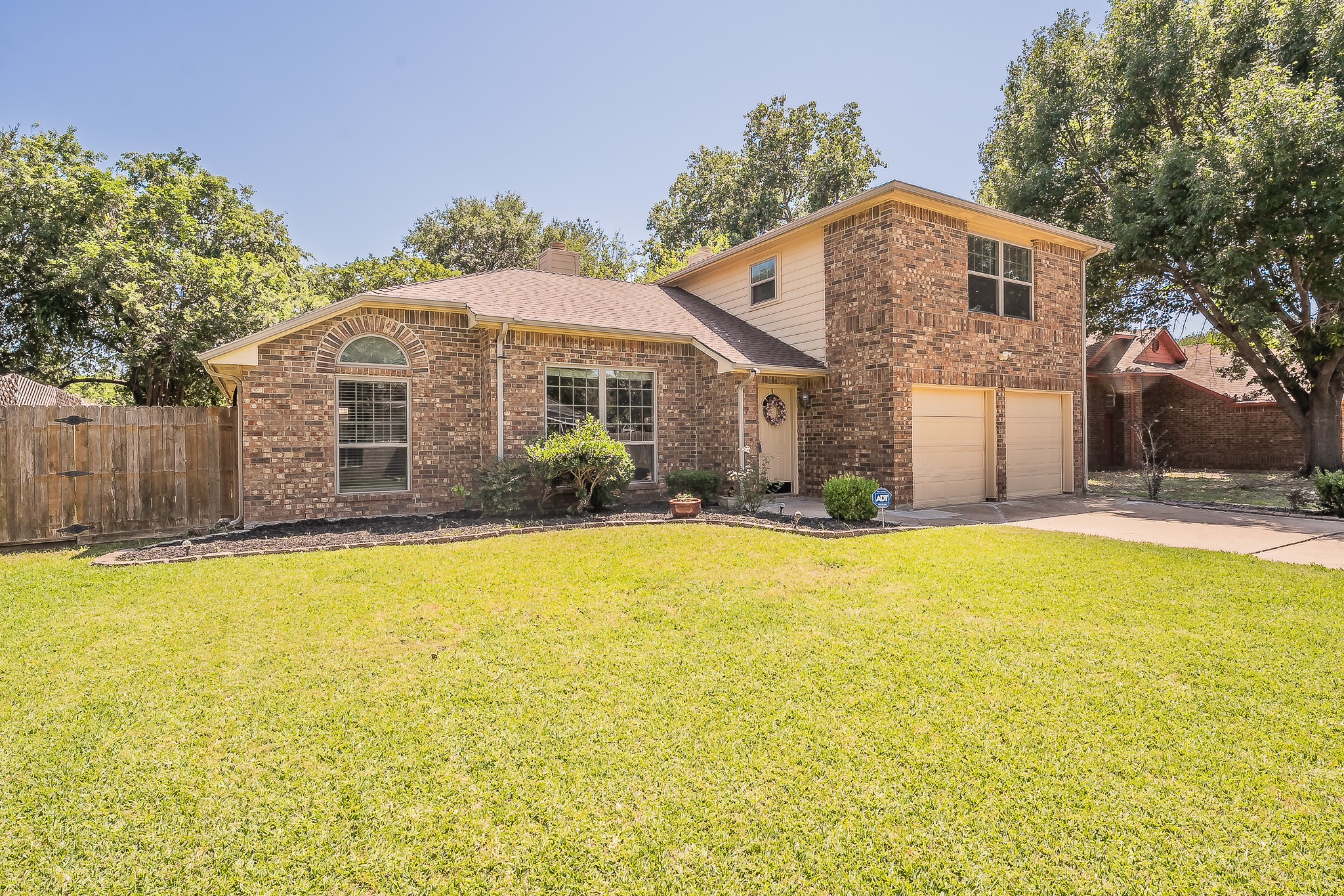 829 Brentwood Drive Grand Prairie TX 75052