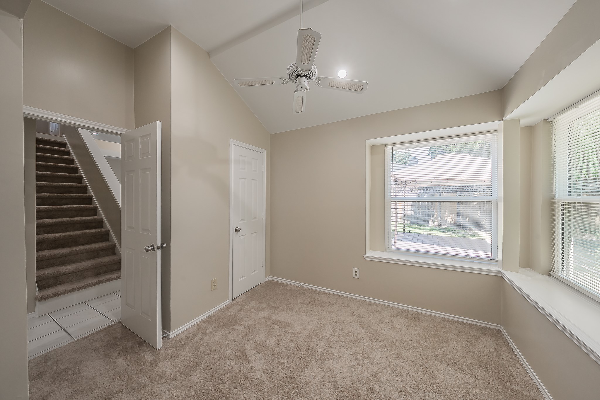 829 Brentwood Drive Grand Prairie TX 75052