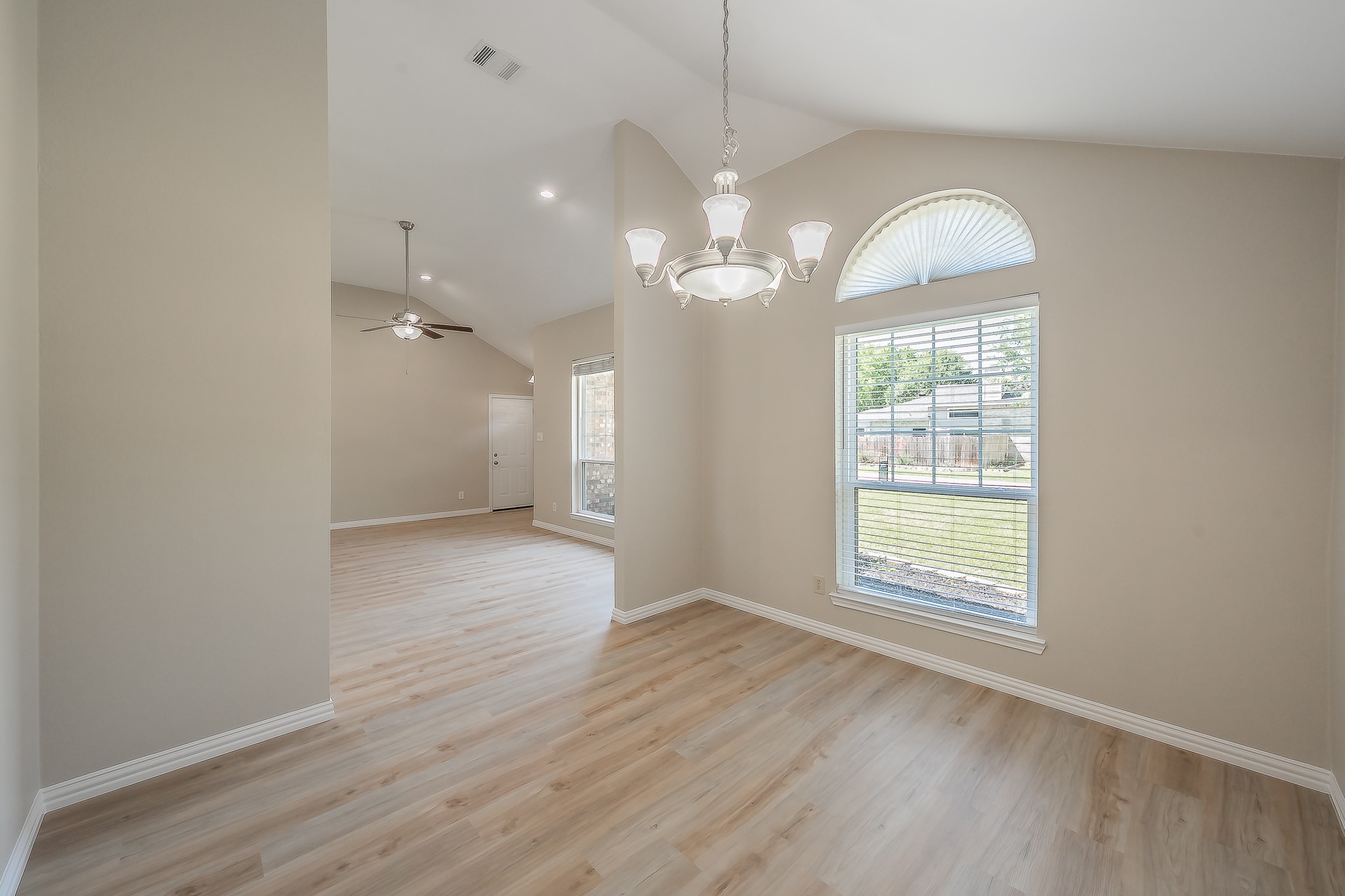 829 Brentwood Drive Grand Prairie TX 75052