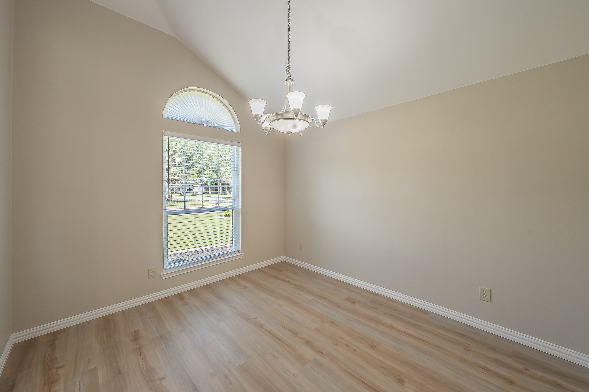 829 Brentwood Drive Grand Prairie TX 75052