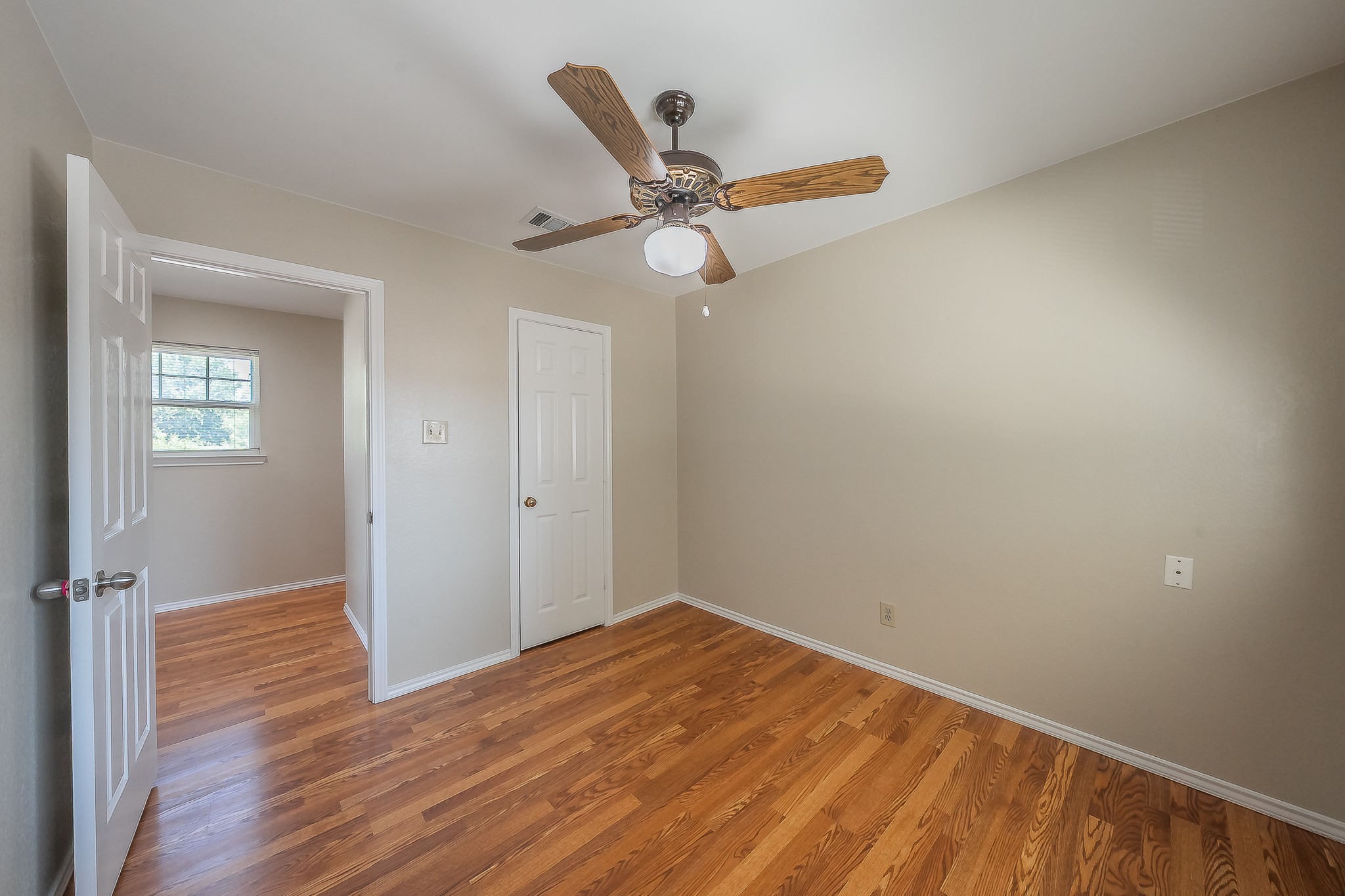 829 Brentwood Drive Grand Prairie TX 75052