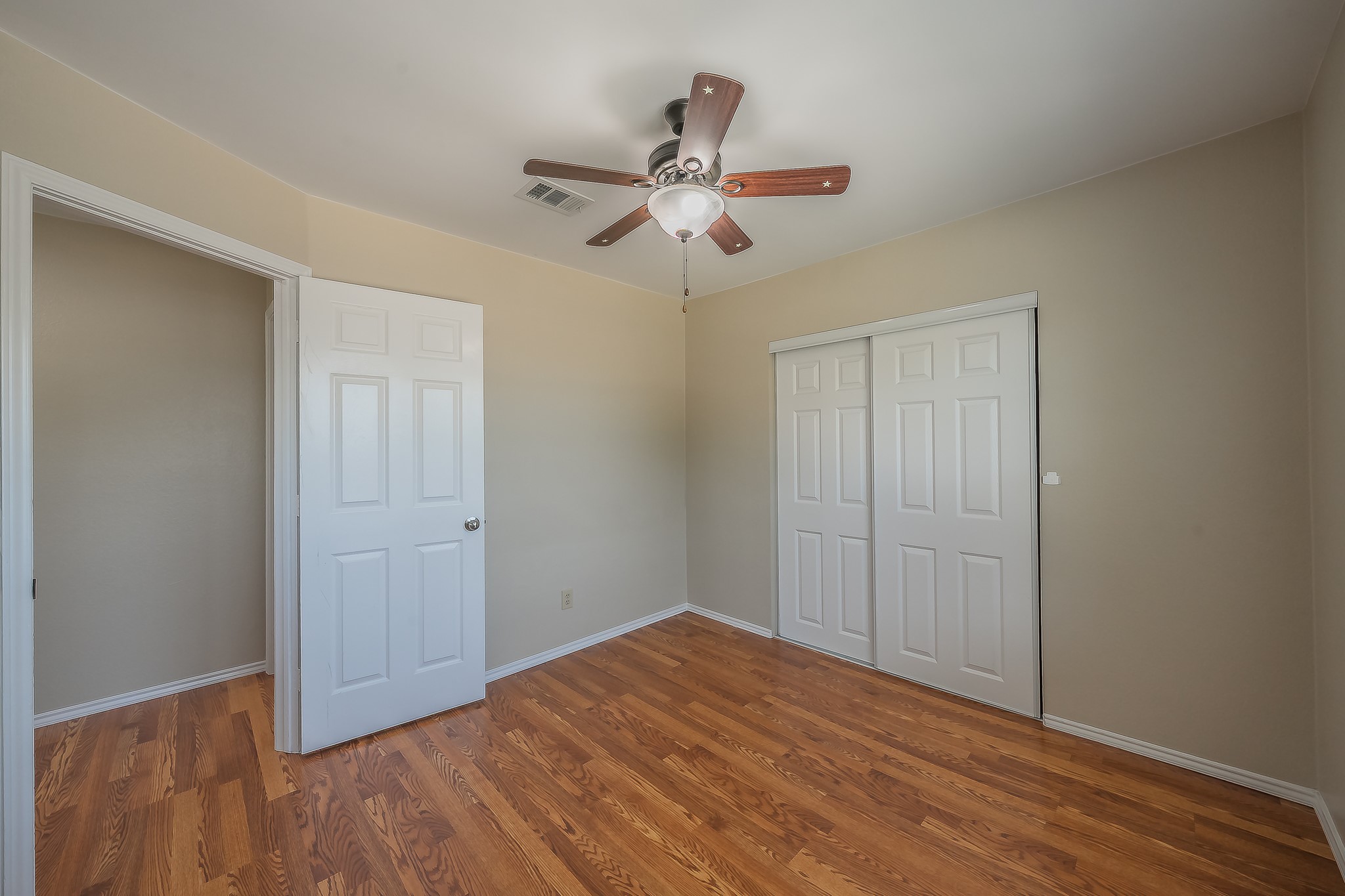 829 Brentwood Drive Grand Prairie TX 75052