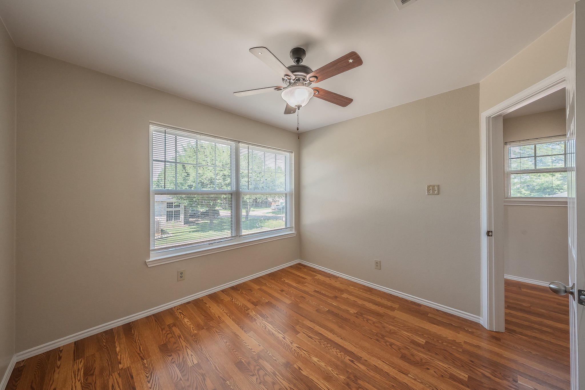 829 Brentwood Drive Grand Prairie TX 75052