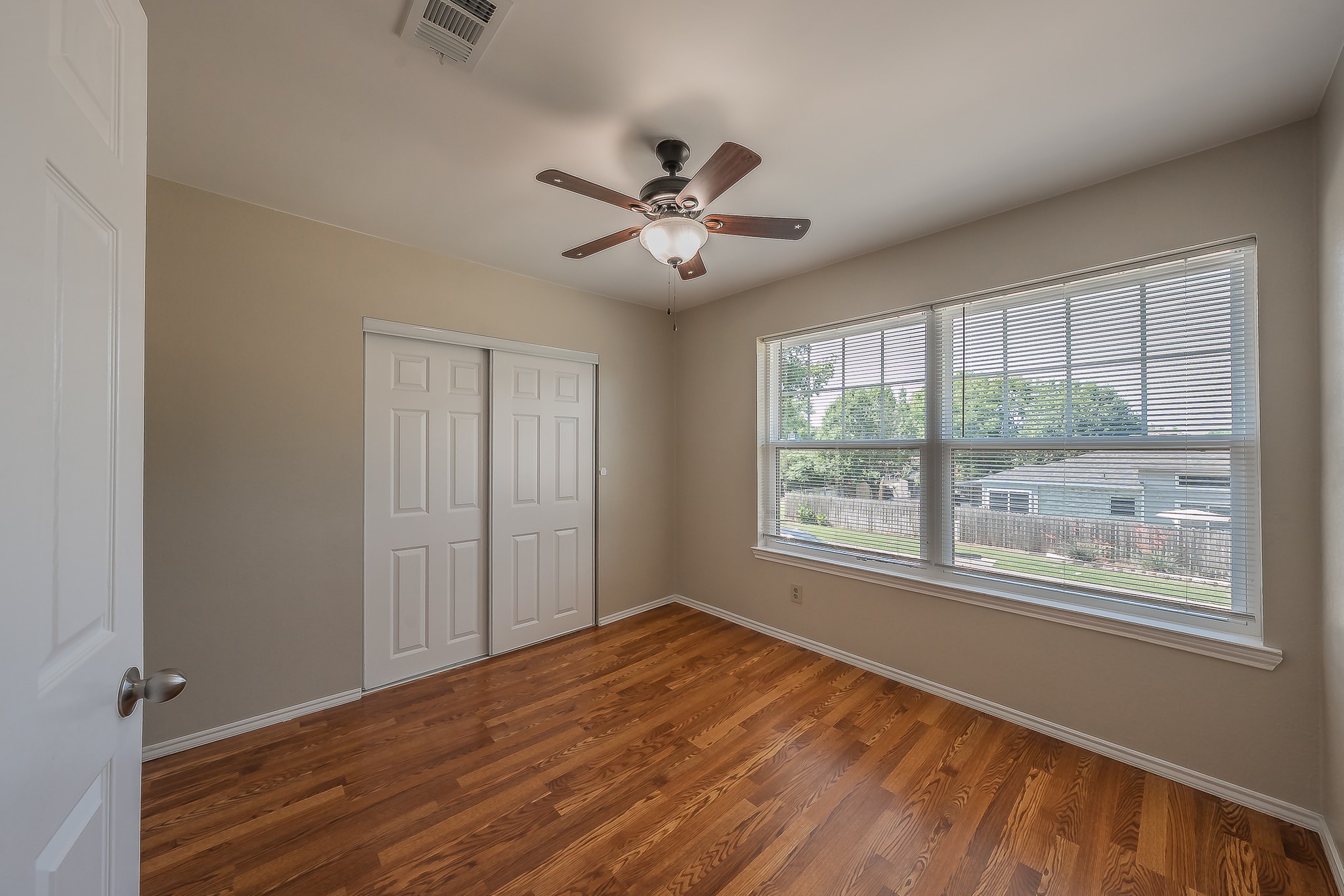 829 Brentwood Drive Grand Prairie TX 75052