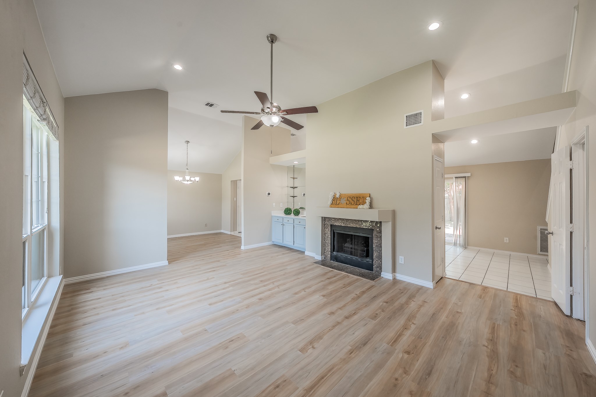 829 Brentwood Drive Grand Prairie TX 75052