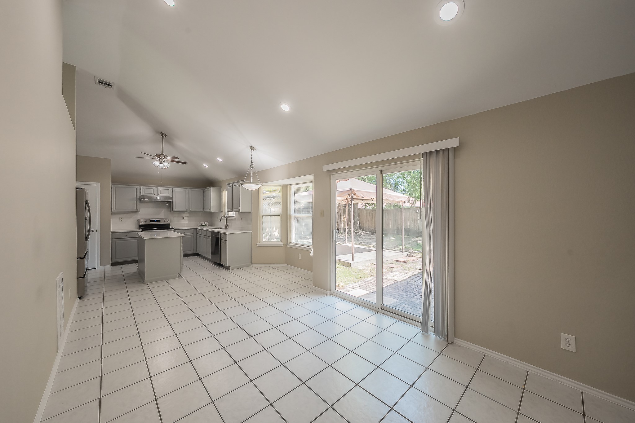829 Brentwood Drive Grand Prairie TX 75052