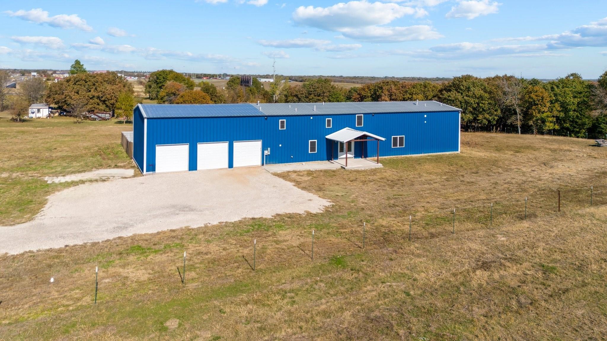 915 Ole Ambrose Bells TX 75414