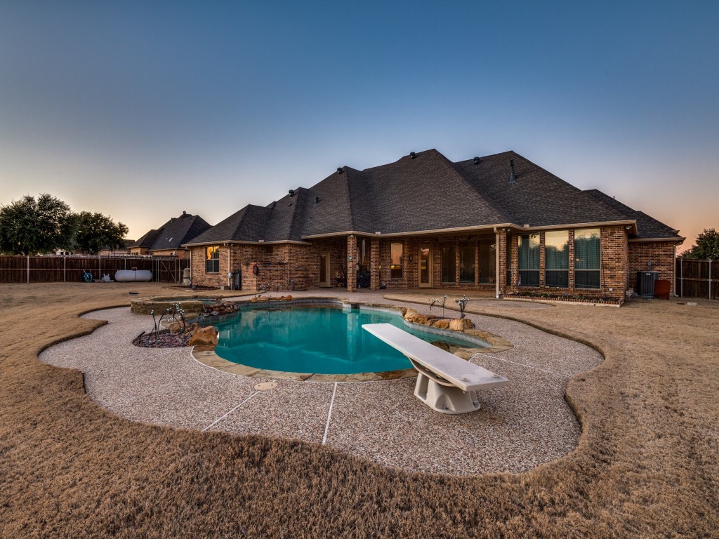 8630 Glenturret Drive Red Oak TX 75154
