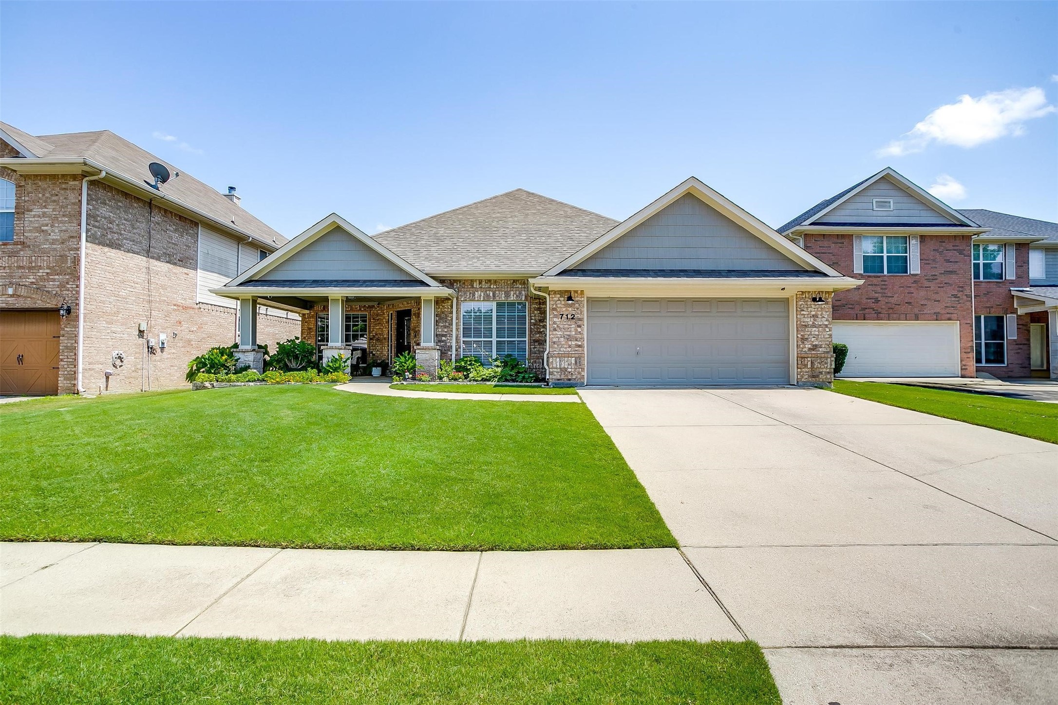712 Evergreen Court Burleson TX 76028