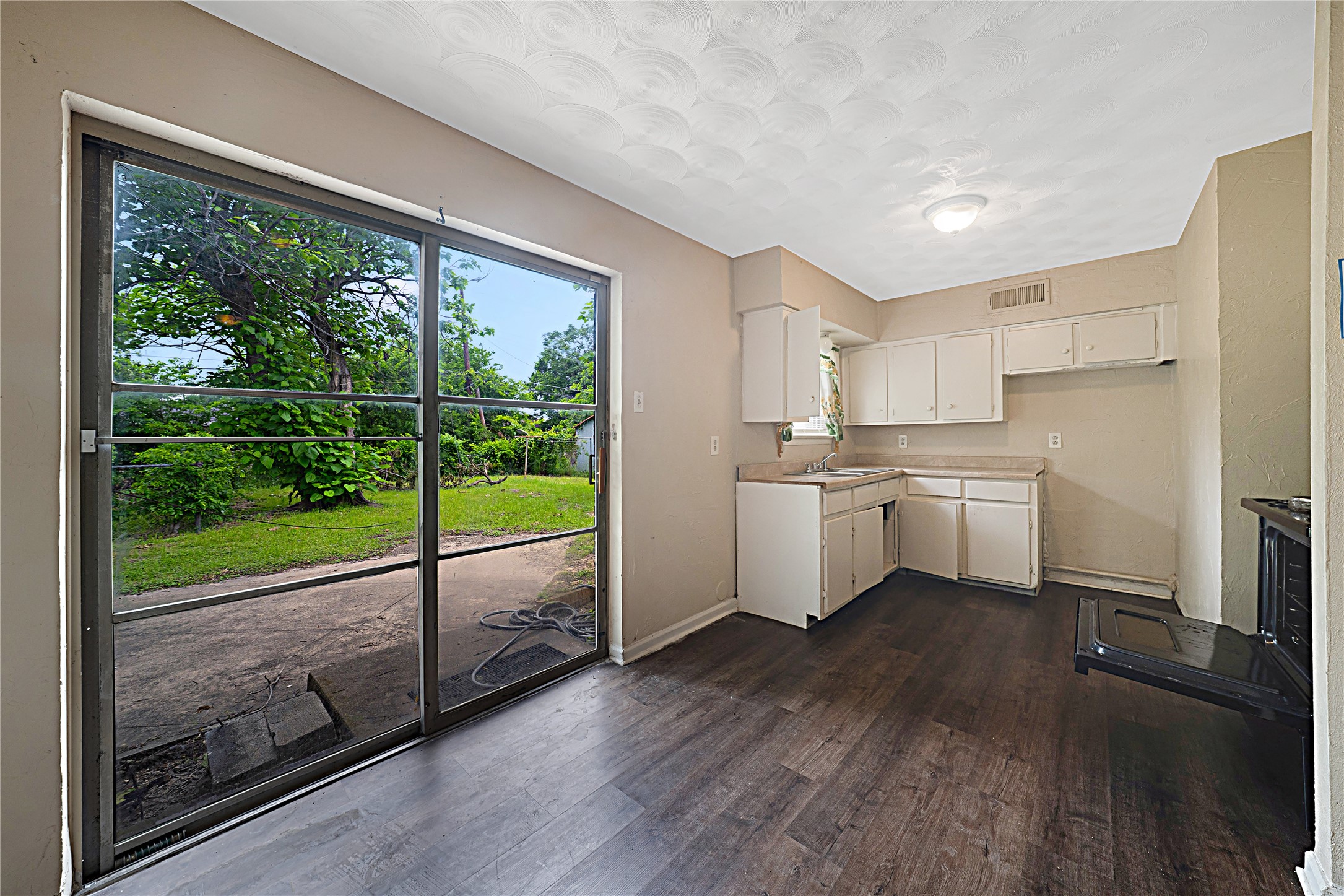 721 Ivywood Drive Dallas TX 75232