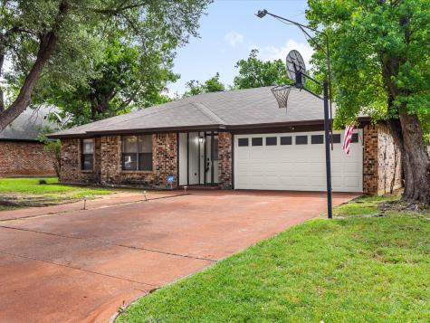 709 Owens Drive Crowley TX 76036
