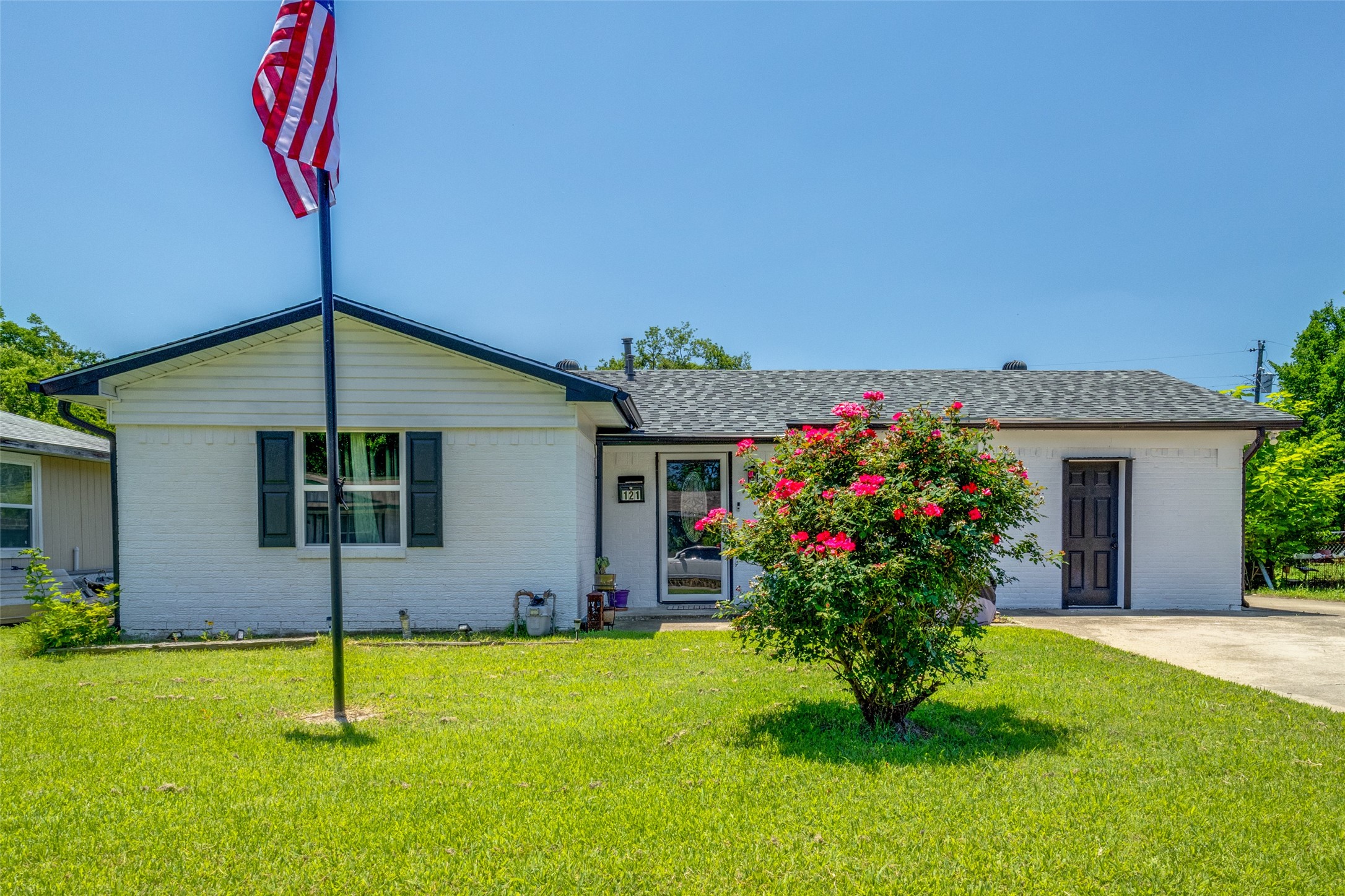 121 Leslie Street Bonham TX 75418