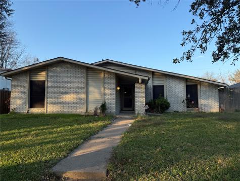 806 Pinehill Lane Grand Prairie TX 75052