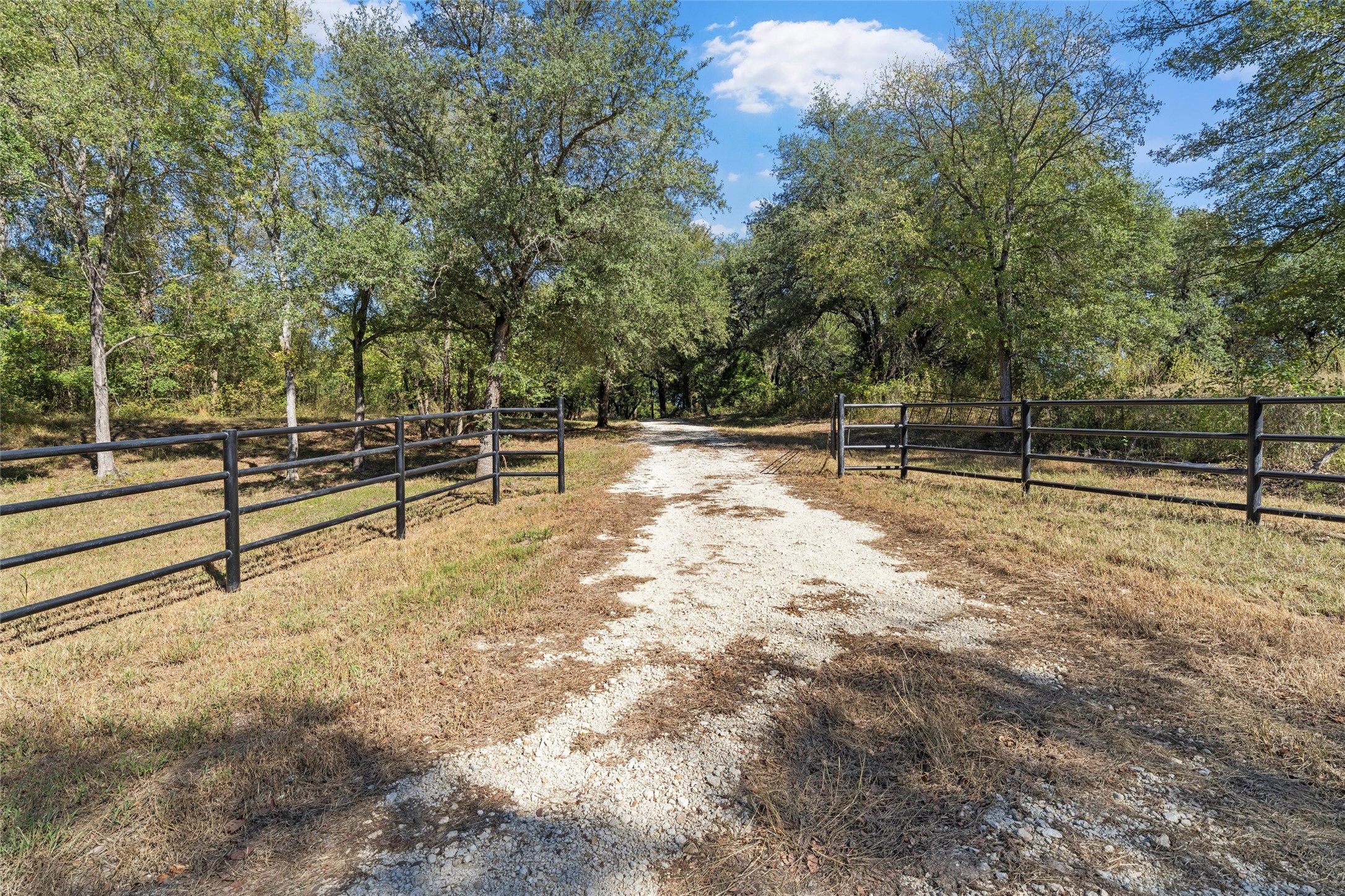 684 County Road 473 Lott TX 76656