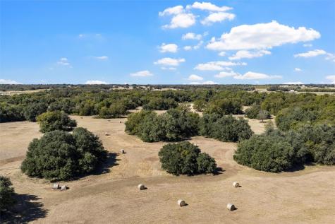 684 County Road 473 Lott TX 76656