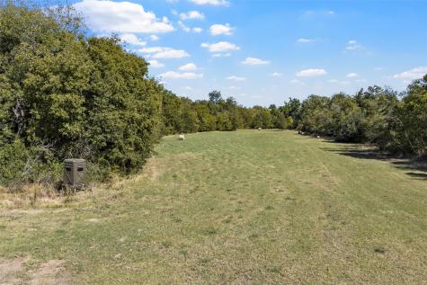 684 County Road 473 Lott TX 76656
