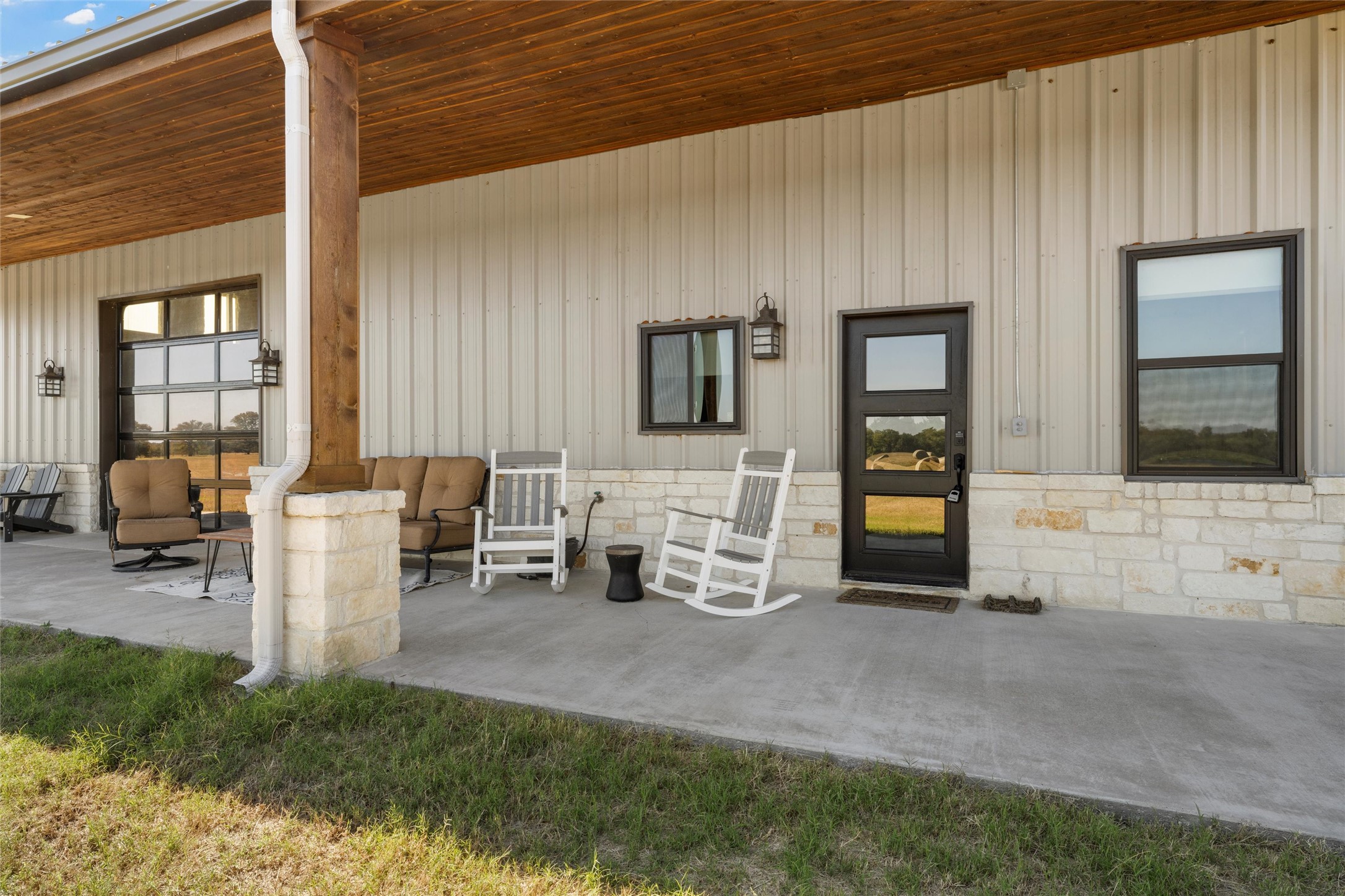684 County Road 473 Lott TX 76656