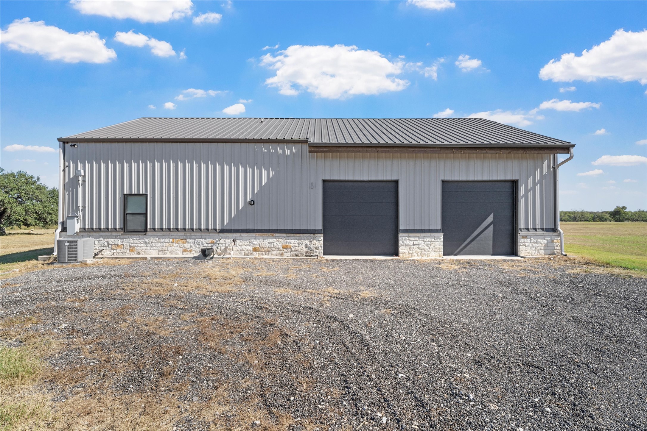 684 County Road 473 Lott TX 76656