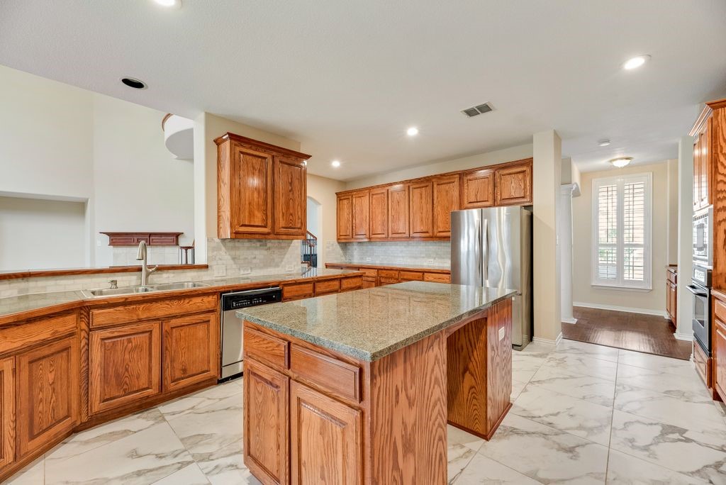 647 Royalwood Court Grand Prairie TX 75052