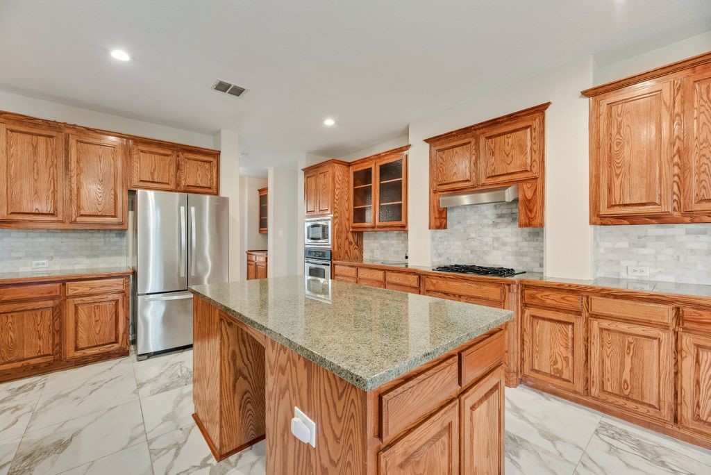647 Royalwood Court Grand Prairie TX 75052