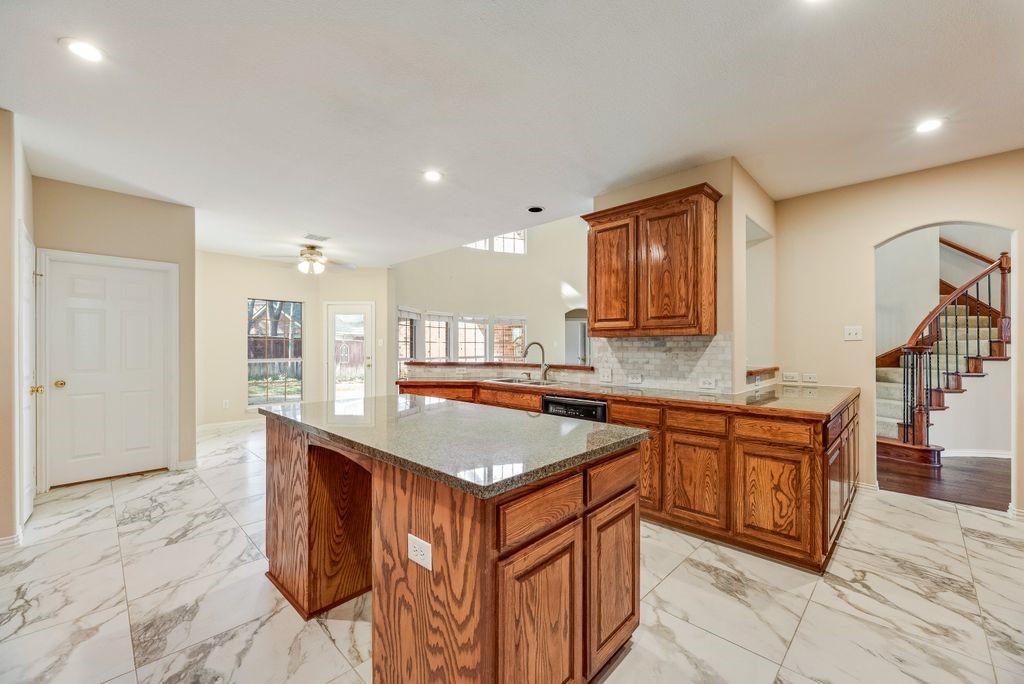 647 Royalwood Court Grand Prairie TX 75052