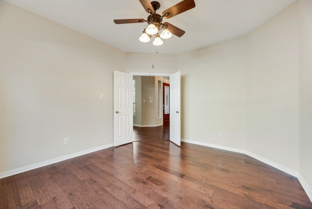 647 Royalwood Court Grand Prairie TX 75052