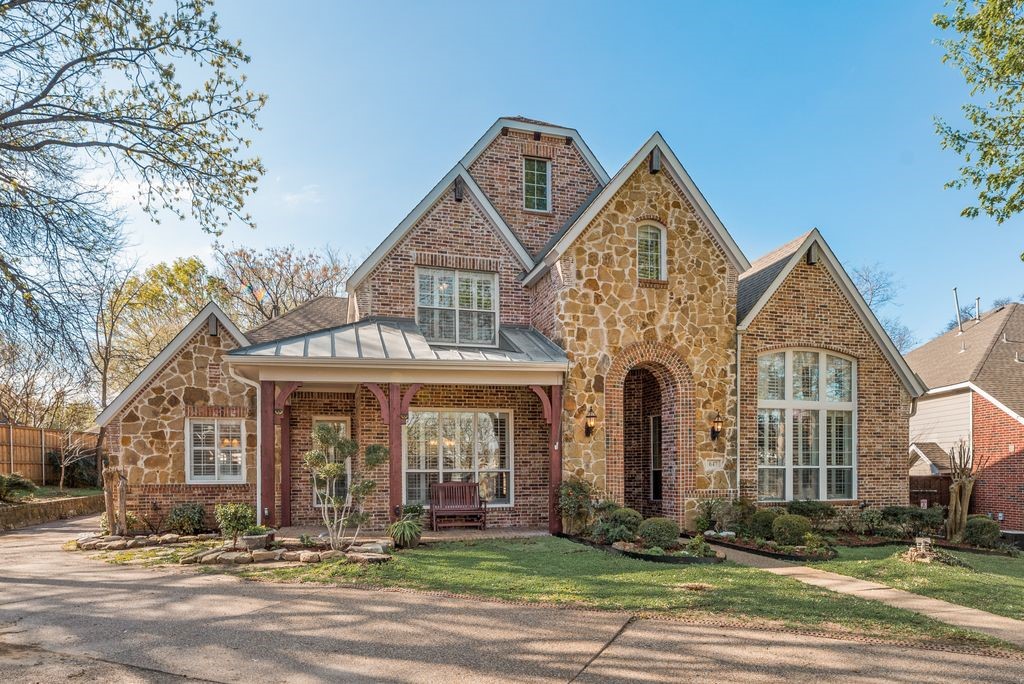 647 Royalwood Court Grand Prairie TX 75052