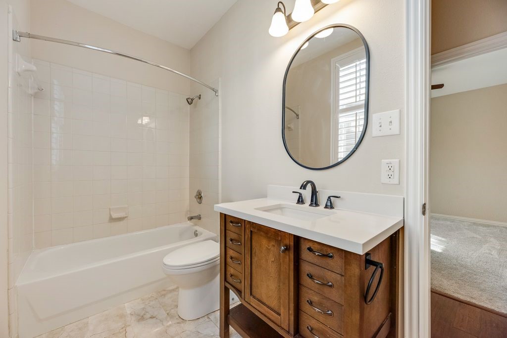 647 Royalwood Court Grand Prairie TX 75052