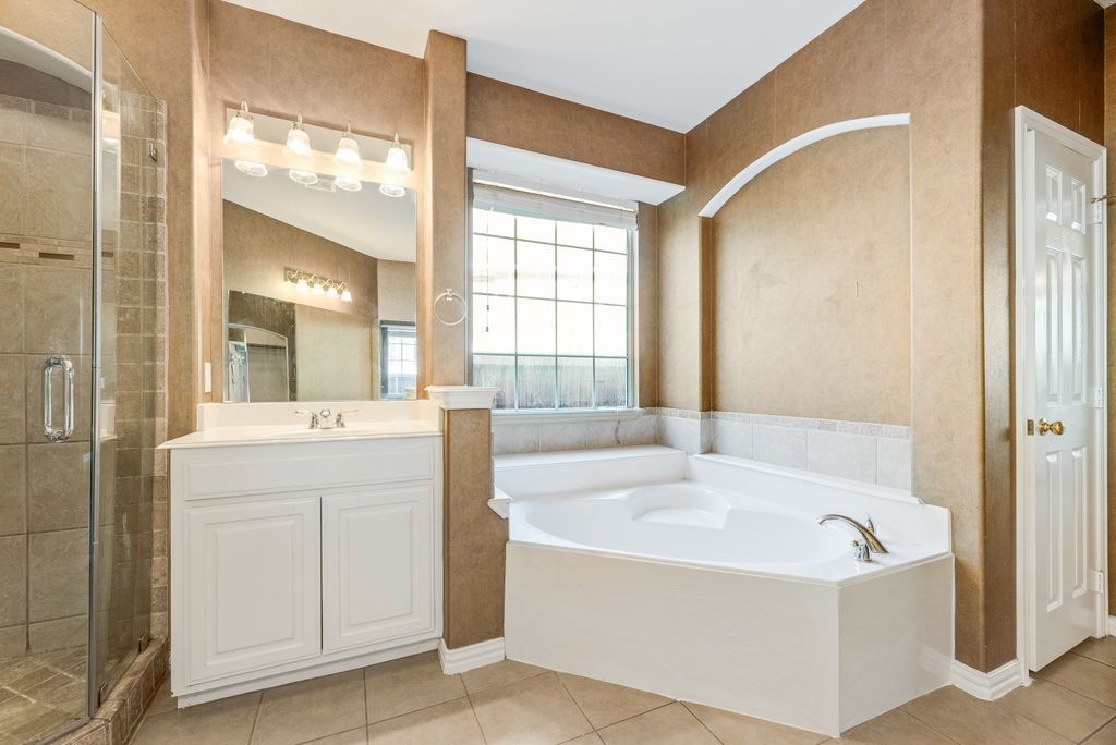 647 Royalwood Court Grand Prairie TX 75052