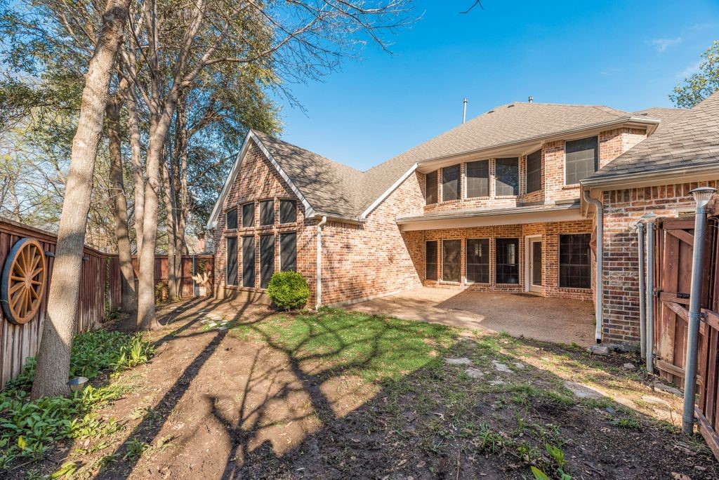 647 Royalwood Court Grand Prairie TX 75052