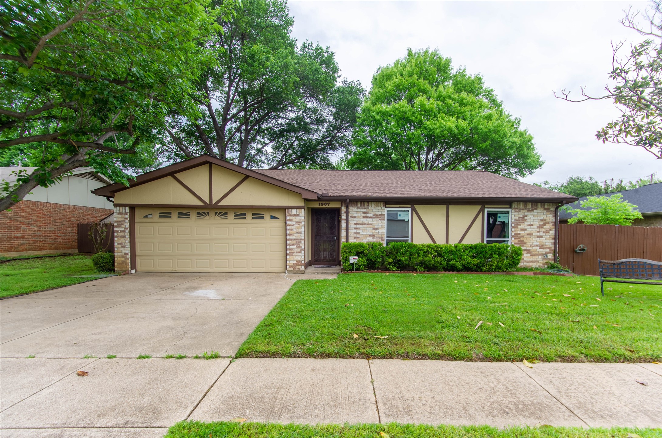 1907 Crooked Creek Lane Arlington TX 76006