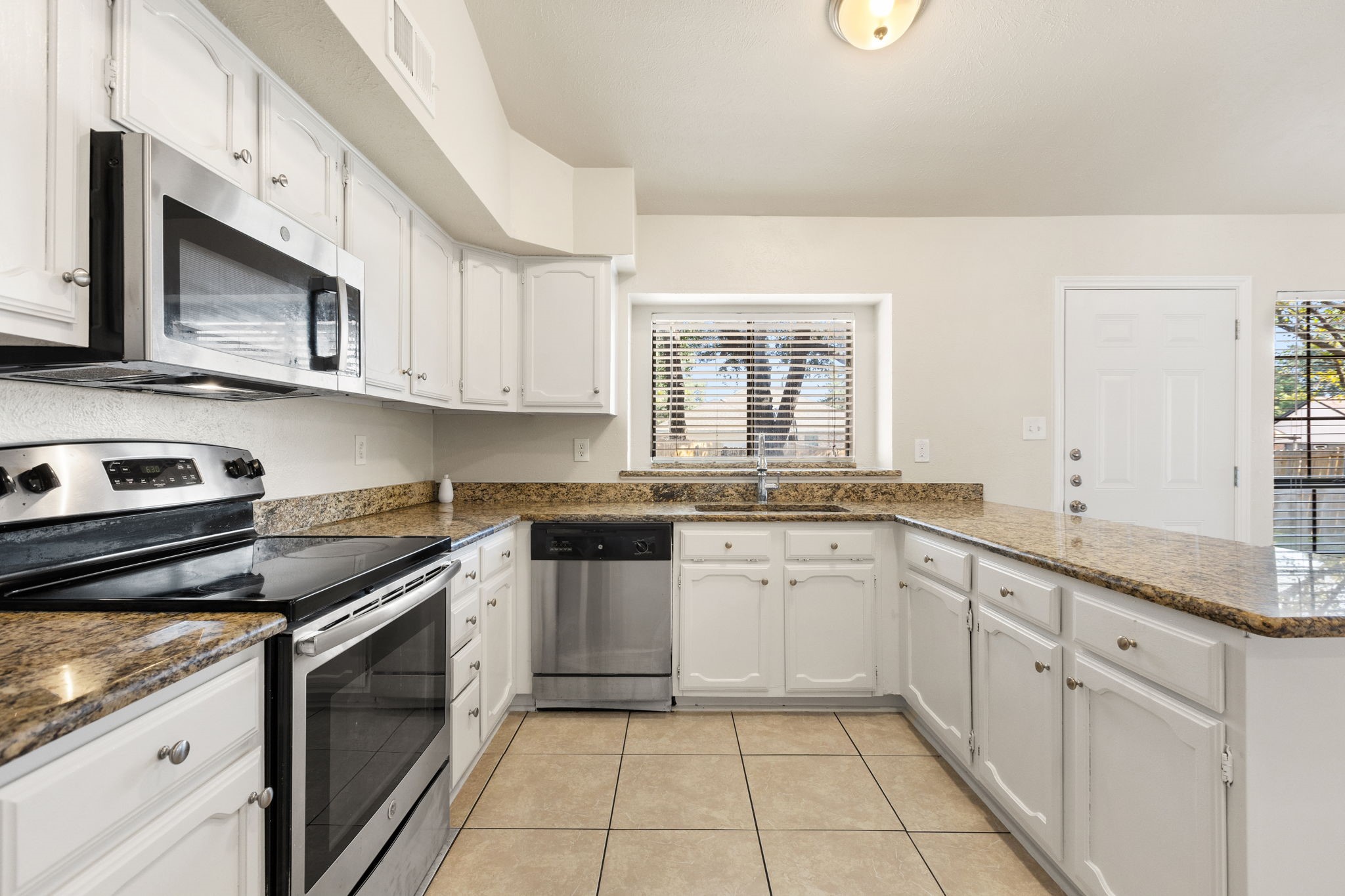 1025 Opal Drive Desoto TX 75115