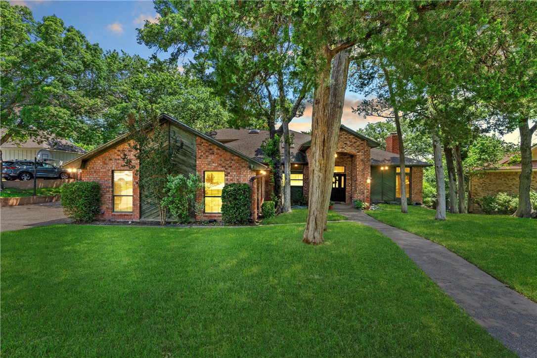 8108 Woodcreek Drive Woodway TX 76712