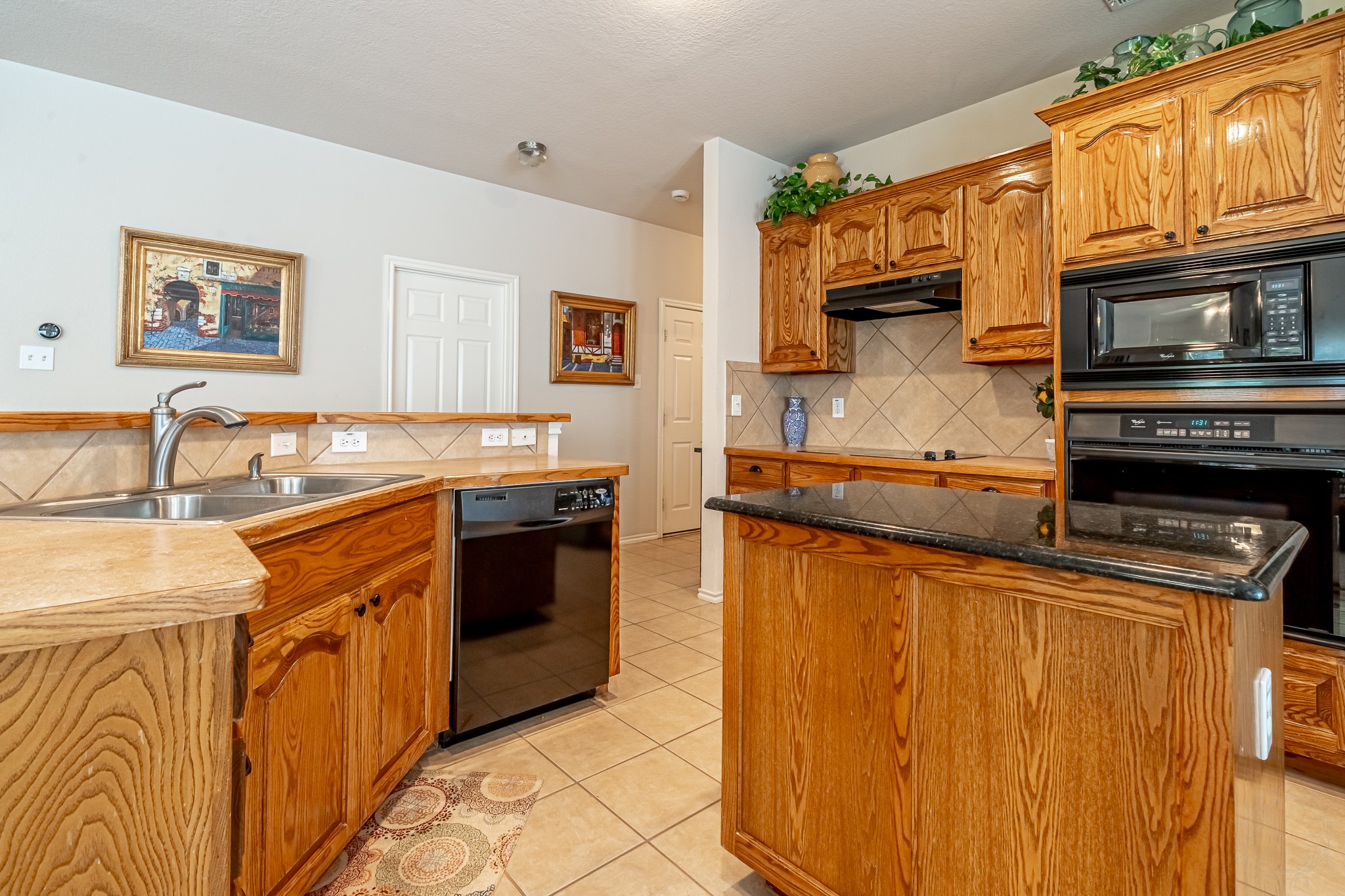 1010 Loblolly Pine Drive Arlington TX 76012
