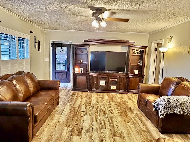 805 W 3rd Street Quanah TX 79252