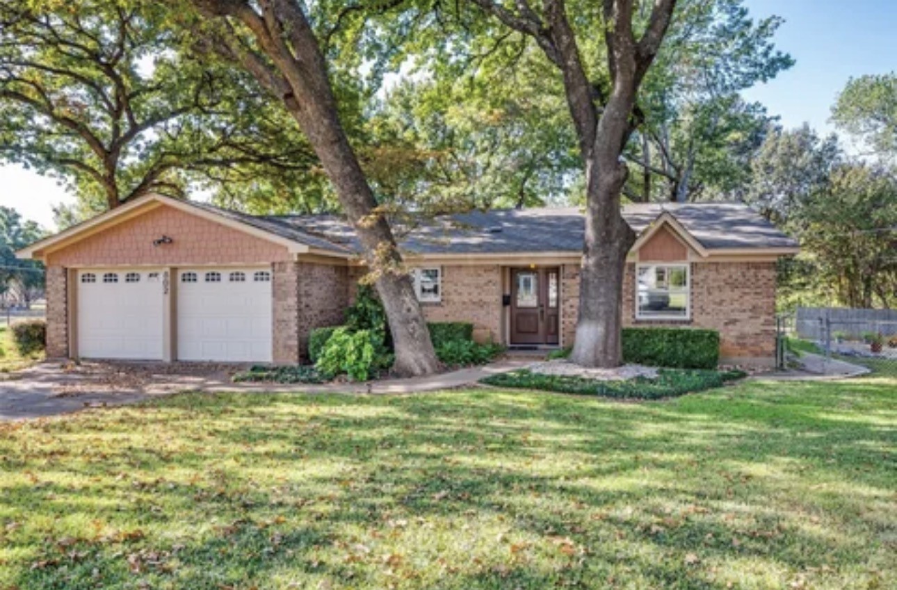 802 Wilshire Court Arlington TX 76012