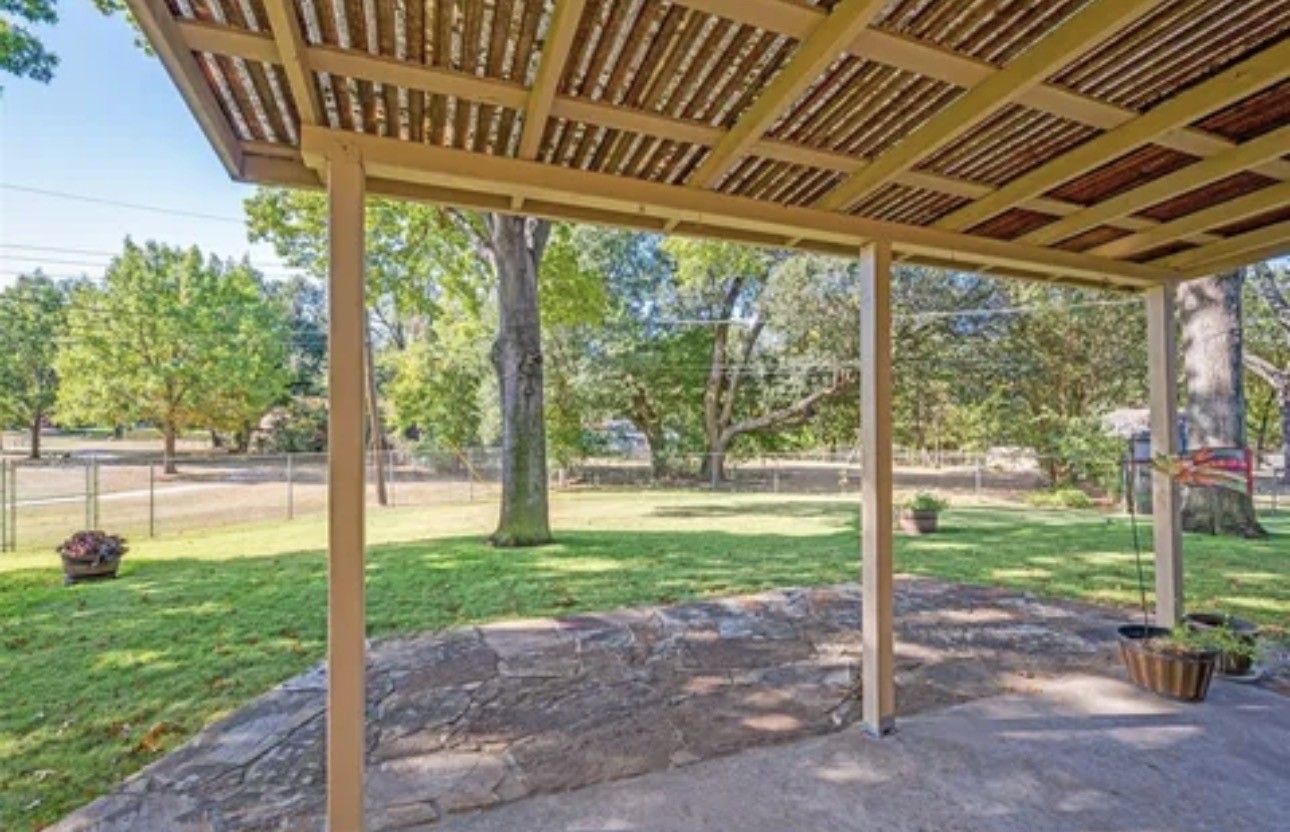 802 Wilshire Court Arlington TX 76012