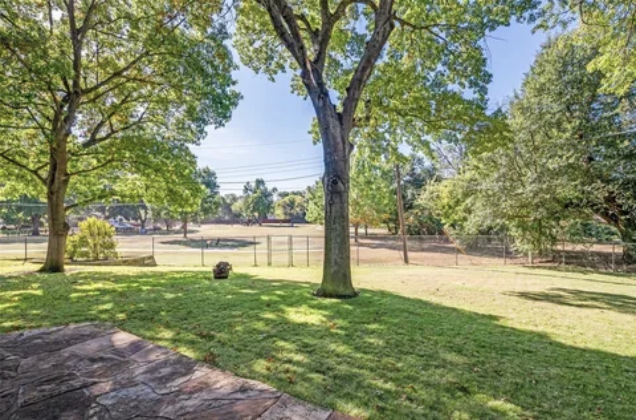 802 Wilshire Court Arlington TX 76012