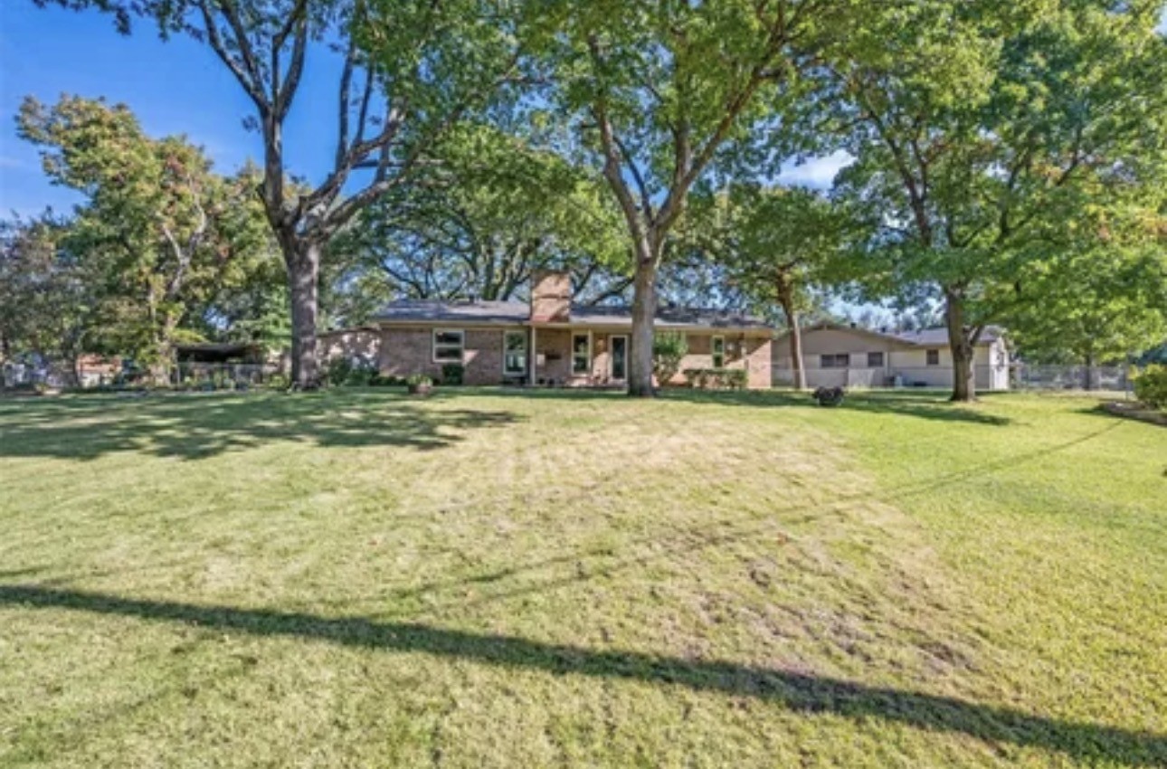 802 Wilshire Court Arlington TX 76012