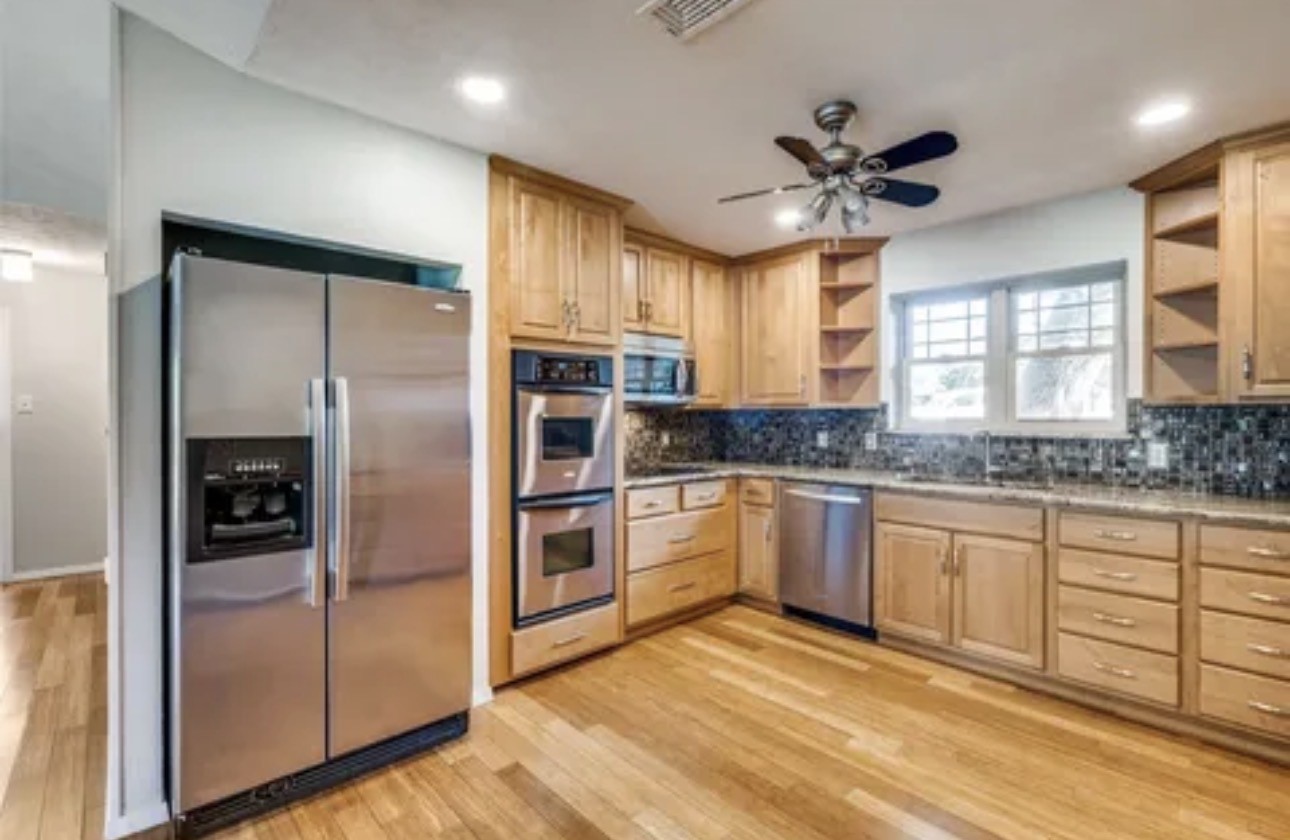 802 Wilshire Court Arlington TX 76012