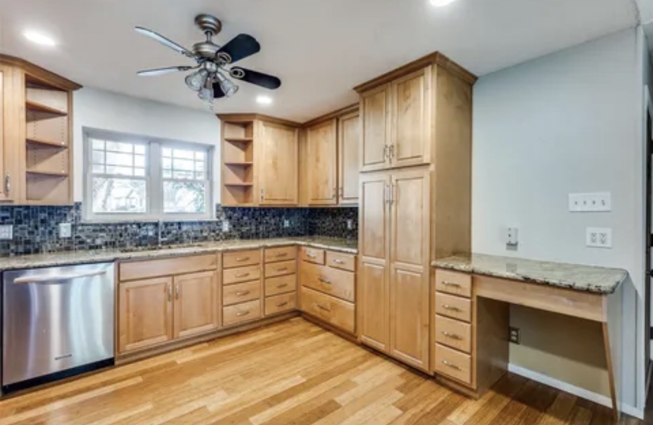 802 Wilshire Court Arlington TX 76012