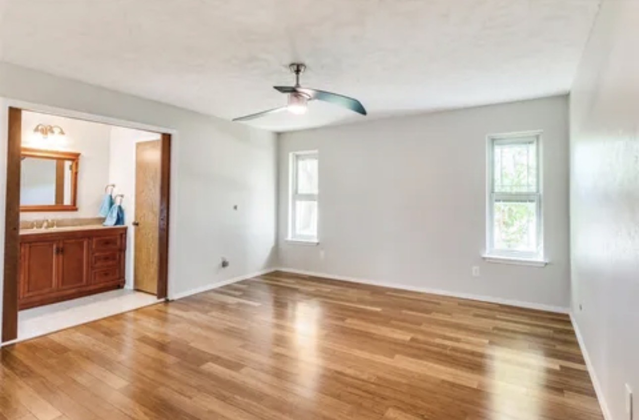 802 Wilshire Court Arlington TX 76012