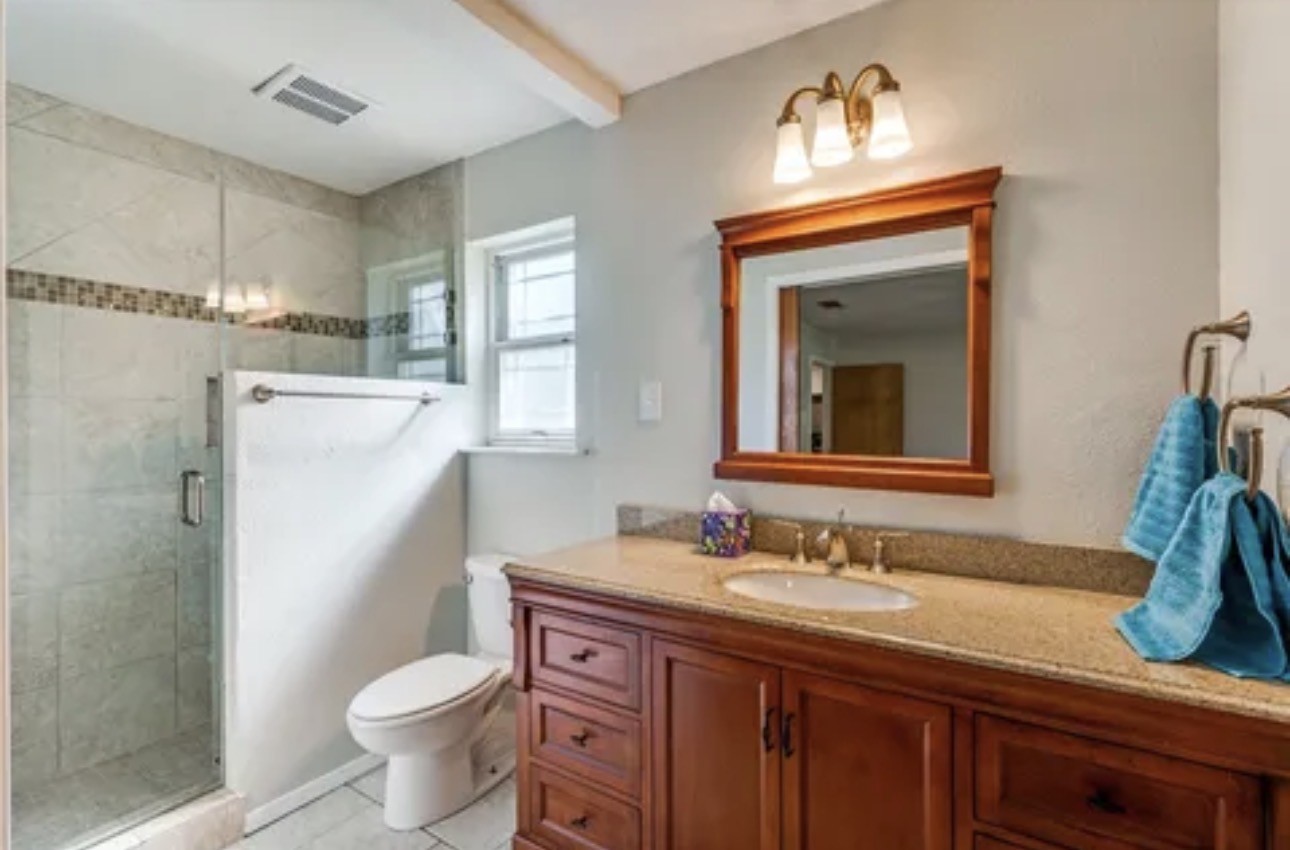 802 Wilshire Court Arlington TX 76012
