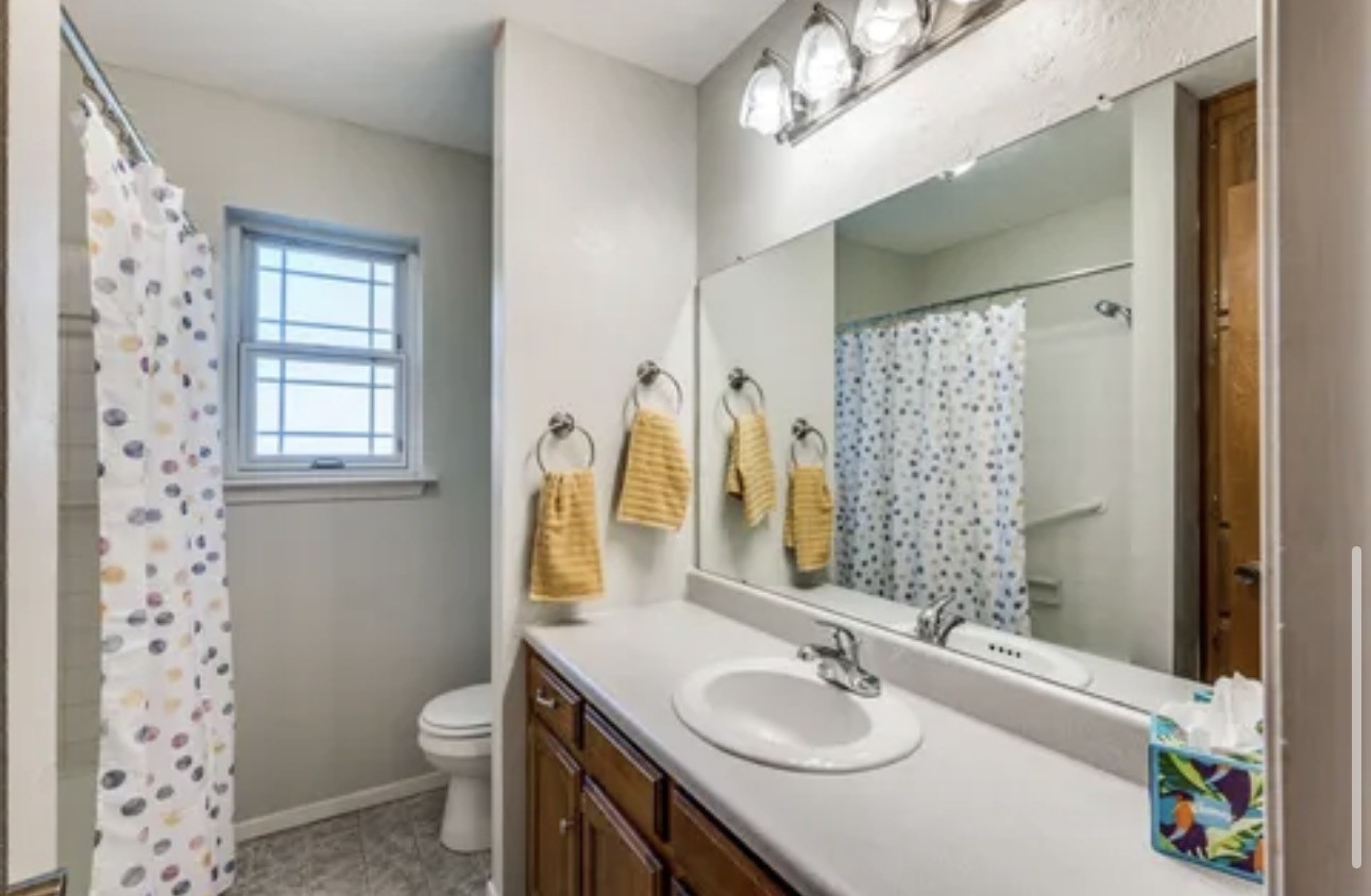 802 Wilshire Court Arlington TX 76012