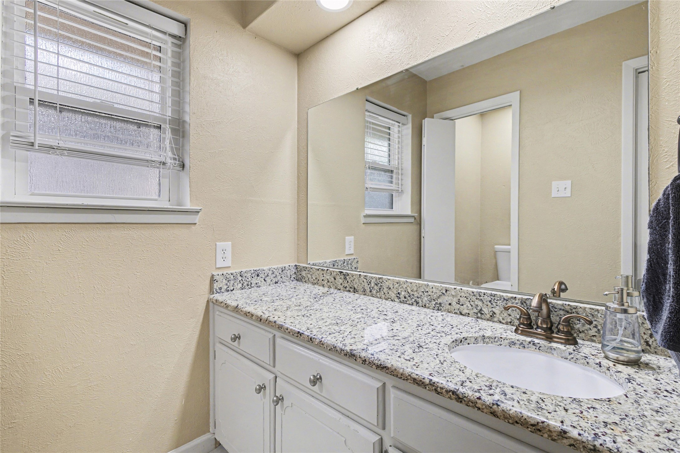 2805 Autumn Drive Hurst TX 76054