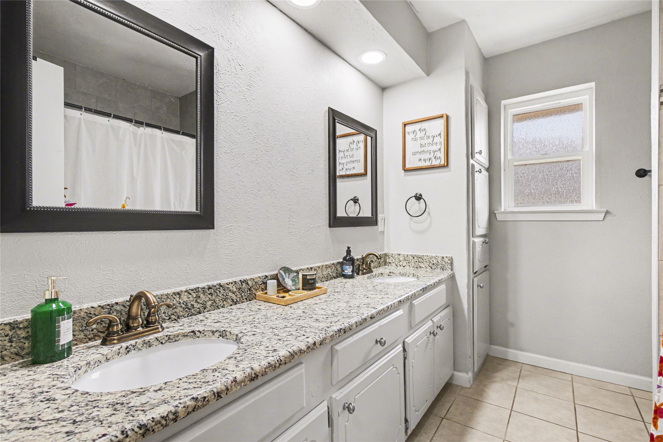 2805 Autumn Drive Hurst TX 76054