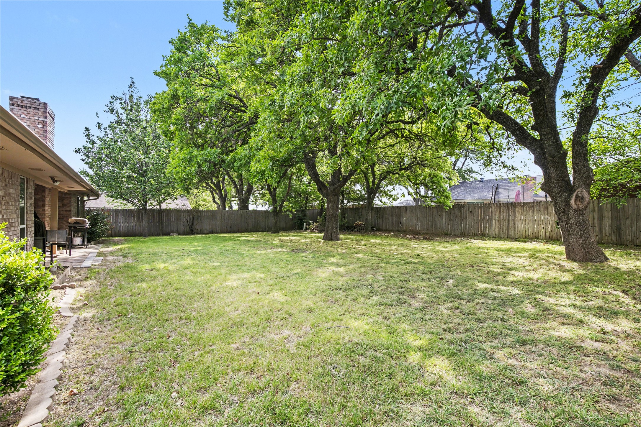 2805 Autumn Drive Hurst TX 76054