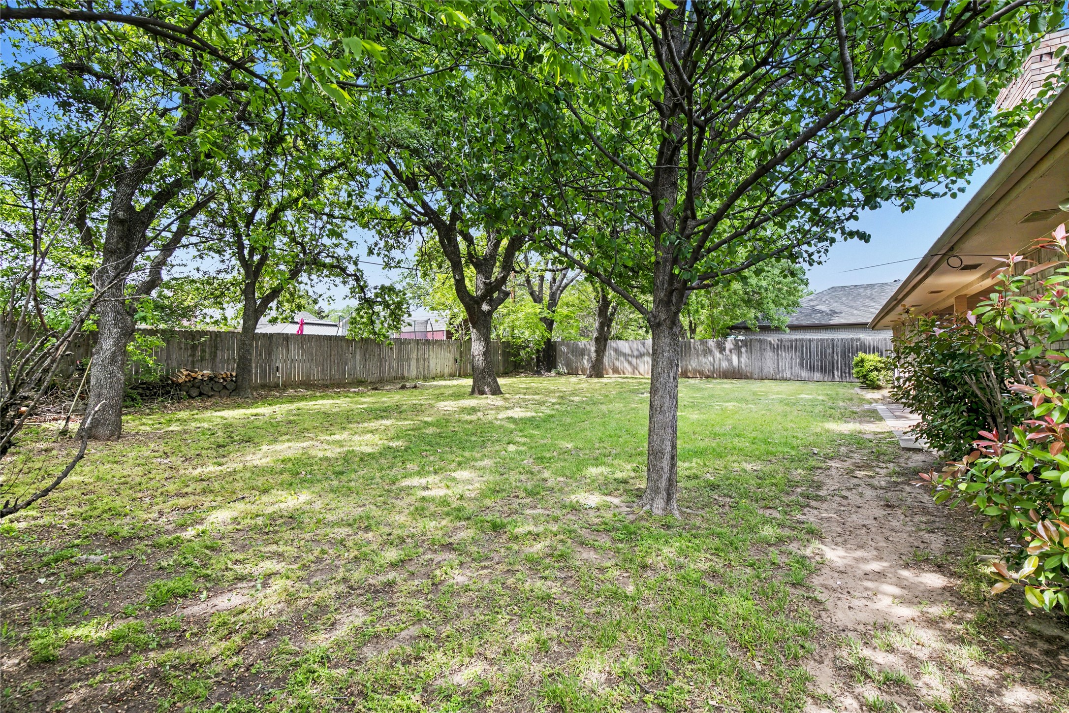 2805 Autumn Drive Hurst TX 76054